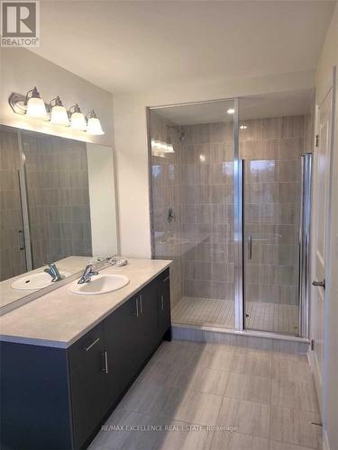 300 Okanagan Path, Oshawa, ON - Indoor Photo Showing Bathroom