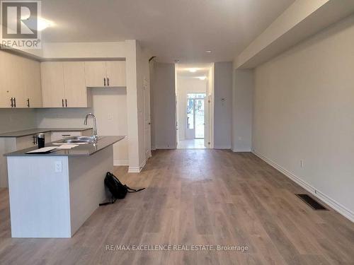 300 Okanagan Path, Oshawa, ON - Indoor Photo Showing Kitchen With Double Sink