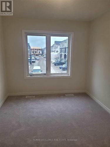 300 Okanagan Path, Oshawa, ON - Indoor Photo Showing Other Room