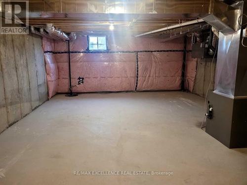 300 Okanagan Path, Oshawa, ON - Indoor Photo Showing Garage