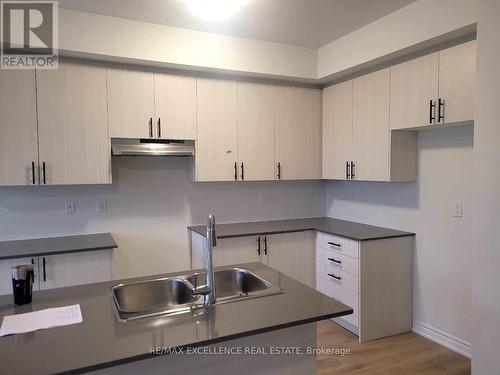 300 Okanagan Path, Oshawa, ON - Indoor Photo Showing Kitchen With Double Sink