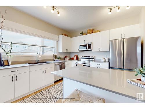 648 174 Av Ne, Edmonton, AB - Indoor Photo Showing Kitchen