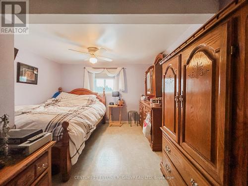 89 Rebecca Street, Temiskaming Shores (New Liskeard), ON - Indoor Photo Showing Bedroom