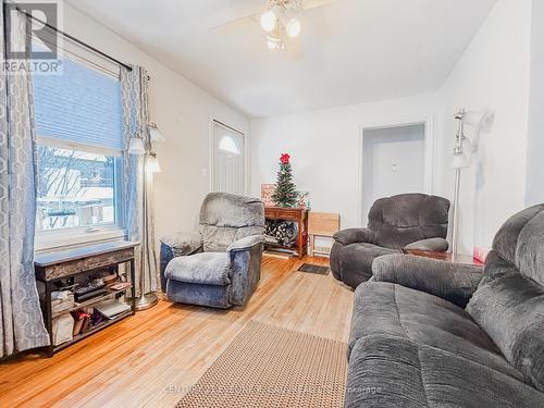 89 Rebecca Street, Temiskaming Shores (New Liskeard), ON - Indoor Photo Showing Living Room