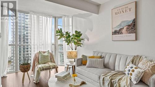 1801 - 285 Enfield Place, Mississauga, ON - Indoor Photo Showing Living Room