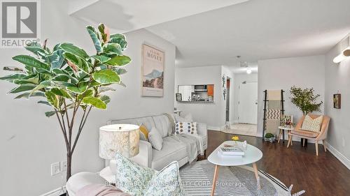 1801 - 285 Enfield Place, Mississauga, ON - Indoor Photo Showing Living Room