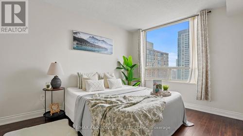 1801 - 285 Enfield Place, Mississauga, ON - Indoor Photo Showing Bedroom