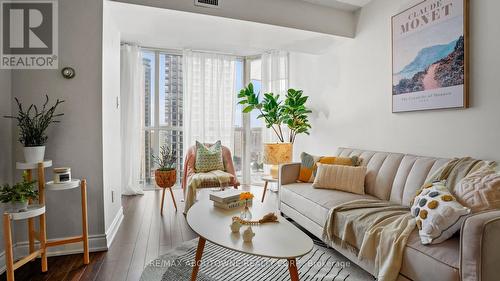 1801 - 285 Enfield Place, Mississauga, ON - Indoor Photo Showing Living Room