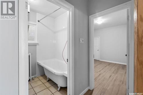 500 Duchess Street, Saskatoon, SK - Indoor Photo Showing Bathroom