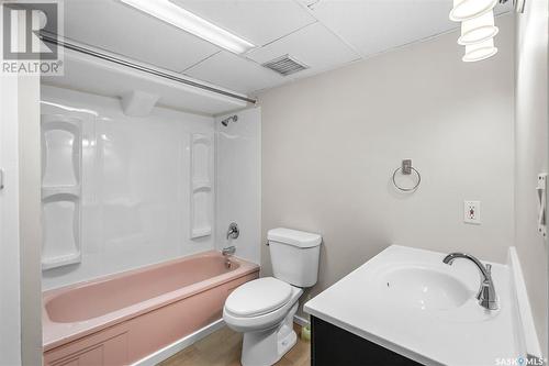 500 Duchess Street, Saskatoon, SK - Indoor Photo Showing Bathroom