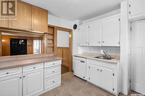 500 Duchess Street, Saskatoon, SK - Indoor Photo Showing Kitchen