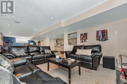 9 Galena Court, Ottawa, ON - Indoor Photo Showing Living Room