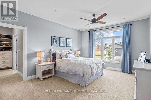 4657 Lakeside Street, Plympton-Wyoming (Plympton Wyoming), ON - Indoor Photo Showing Bedroom