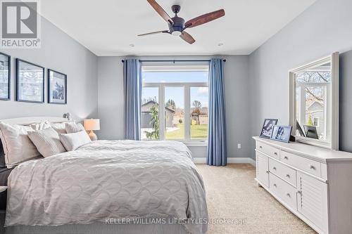 4657 Lakeside Street, Plympton-Wyoming (Plympton Wyoming), ON - Indoor Photo Showing Bedroom