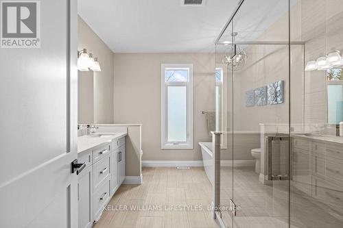 4657 Lakeside Street, Plympton-Wyoming (Plympton Wyoming), ON - Indoor Photo Showing Bathroom