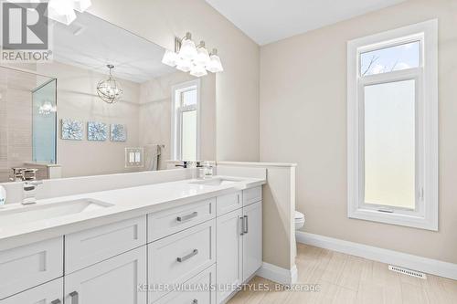 4657 Lakeside Street, Plympton-Wyoming (Plympton Wyoming), ON - Indoor Photo Showing Bathroom