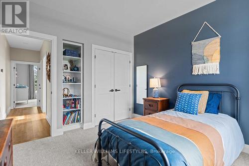 4657 Lakeside Street, Plympton-Wyoming (Plympton Wyoming), ON - Indoor Photo Showing Bedroom