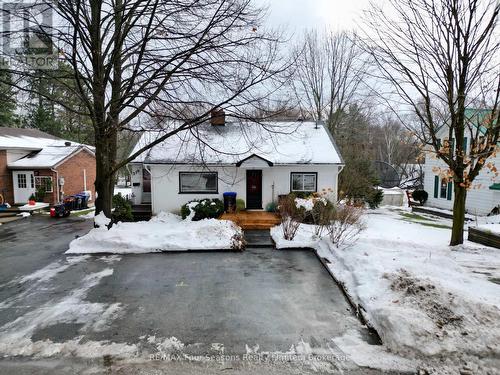 210 Saunders Street, Clearview (Stayner), ON - Outdoor With Facade