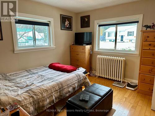 210 Saunders Street, Clearview (Stayner), ON - Indoor Photo Showing Bedroom