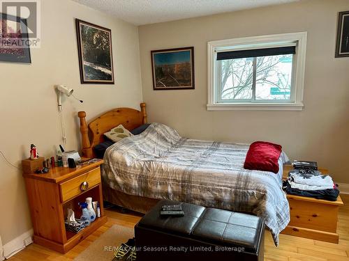 210 Saunders Street, Clearview (Stayner), ON - Indoor Photo Showing Bedroom