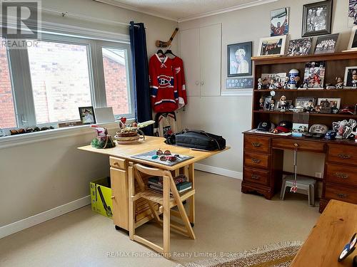 210 Saunders Street, Clearview (Stayner), ON - Indoor Photo Showing Office