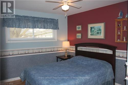 24575 Saxton Road, Strathroy-Caradoc (Se), ON - Indoor Photo Showing Bedroom