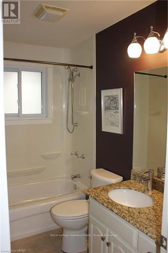 24575 Saxton Road, Strathroy-Caradoc (Se), ON - Indoor Photo Showing Bathroom