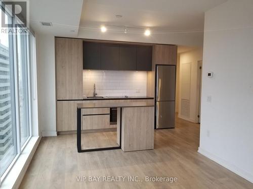 2211 - 225 Sumach Street, Toronto, ON - Indoor Photo Showing Kitchen