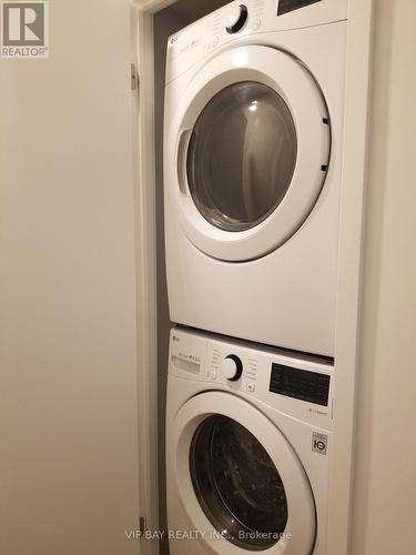 2211 - 225 Sumach Street, Toronto, ON - Indoor Photo Showing Laundry Room