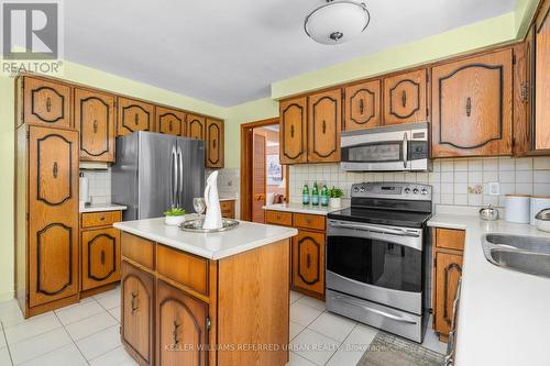 7 Tigerlily Court, Toronto, ON - Indoor Photo Showing Kitchen