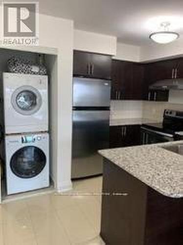 801 - 20 North Park Road, Vaughan, ON - Indoor Photo Showing Kitchen