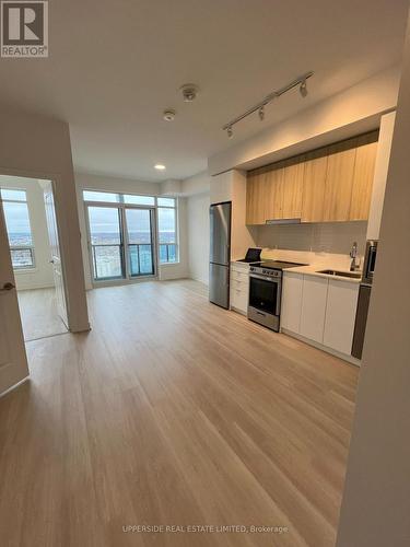 2906 - 50 Upper Mall Way, Vaughan, ON - Indoor Photo Showing Kitchen