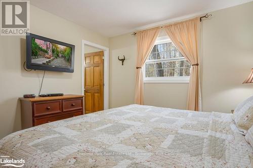 110-9 - 1052 Rat Bay Road, Lake Of Bays (Franklin), ON - Indoor Photo Showing Bedroom