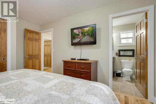 110-9 - 1052 Rat Bay Road, Lake Of Bays (Franklin), ON - Indoor Photo Showing Bedroom