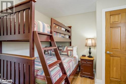 110-9 - 1052 Rat Bay Road, Lake Of Bays (Franklin), ON - Indoor Photo Showing Bedroom