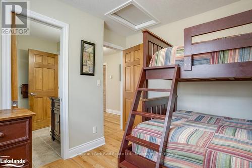 110-9 - 1052 Rat Bay Road, Lake Of Bays (Franklin), ON - Indoor Photo Showing Bedroom