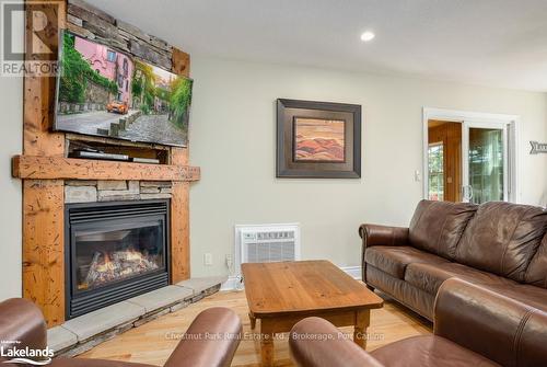 110-9 - 1052 Rat Bay Road, Lake Of Bays (Franklin), ON - Indoor Photo Showing Living Room With Fireplace