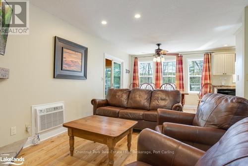 110-9 - 1052 Rat Bay Road, Lake Of Bays (Franklin), ON - Indoor Photo Showing Living Room