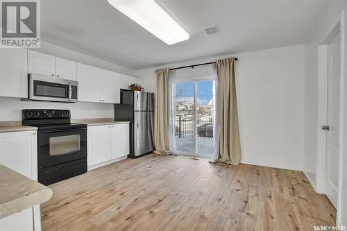 154 663 Beckett Crescent, Saskatoon, SK - Indoor Photo Showing Kitchen