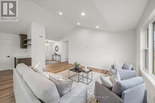 3902 Shannonville Road, Tweed, ON - Indoor Photo Showing Living Room