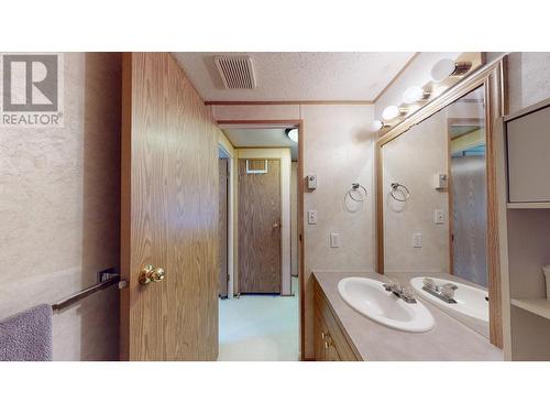 4 2121 Balsam Avenue, Quesnel, BC - Indoor Photo Showing Bathroom