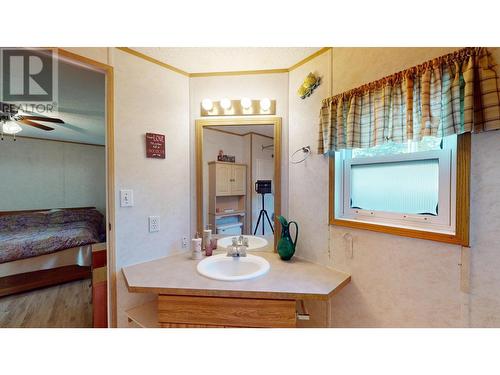 4 2121 Balsam Avenue, Quesnel, BC - Indoor Photo Showing Bathroom