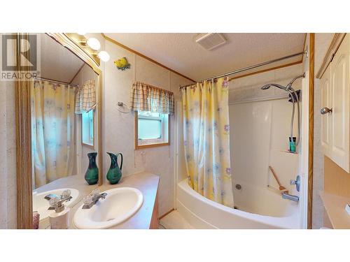 4 2121 Balsam Avenue, Quesnel, BC - Indoor Photo Showing Bathroom