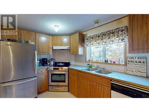 4 2121 Balsam Avenue, Quesnel, BC - Indoor Photo Showing Kitchen With Double Sink