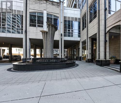 2014 - 761 Bay Street, Toronto, ON - Outdoor With Facade