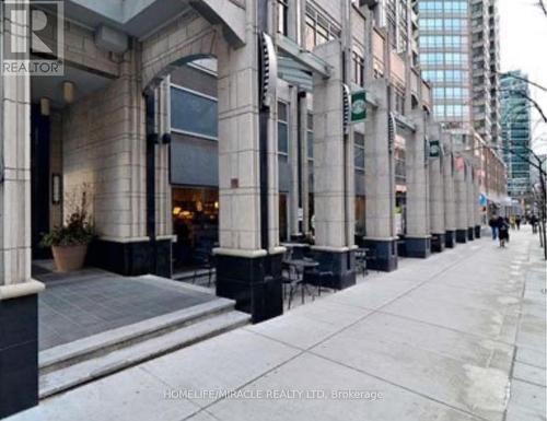 2014 - 761 Bay Street, Toronto, ON - Outdoor With Facade