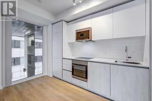 509 - 8 Widmer Street, Toronto, ON - Indoor Photo Showing Kitchen