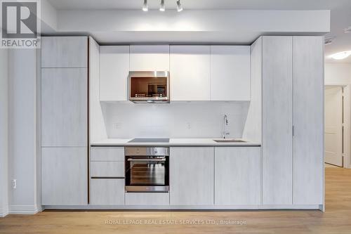 509 - 8 Widmer Street, Toronto, ON - Indoor Photo Showing Kitchen