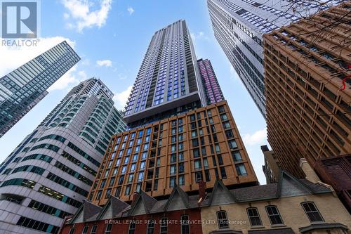 509 - 8 Widmer Street, Toronto, ON - Outdoor With Facade