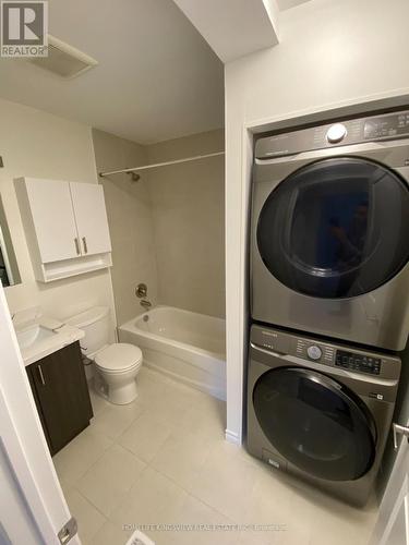 117 - 75 Weldrick Avenue E, Richmond Hill, ON - Indoor Photo Showing Laundry Room